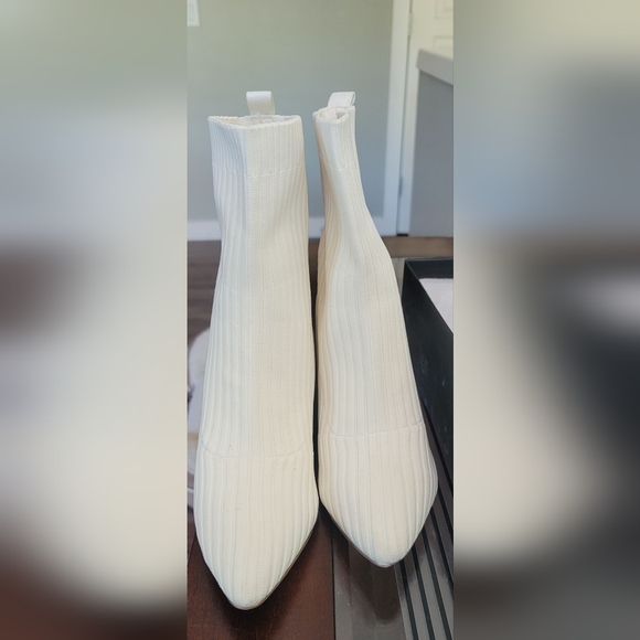 Lulu's boots - Picture 2 of 2